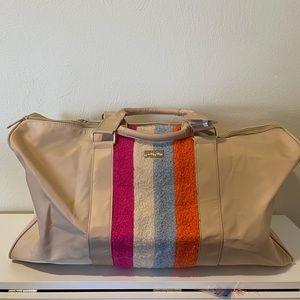 NWT PACKED PARTY COZY WEEKENDER BAG